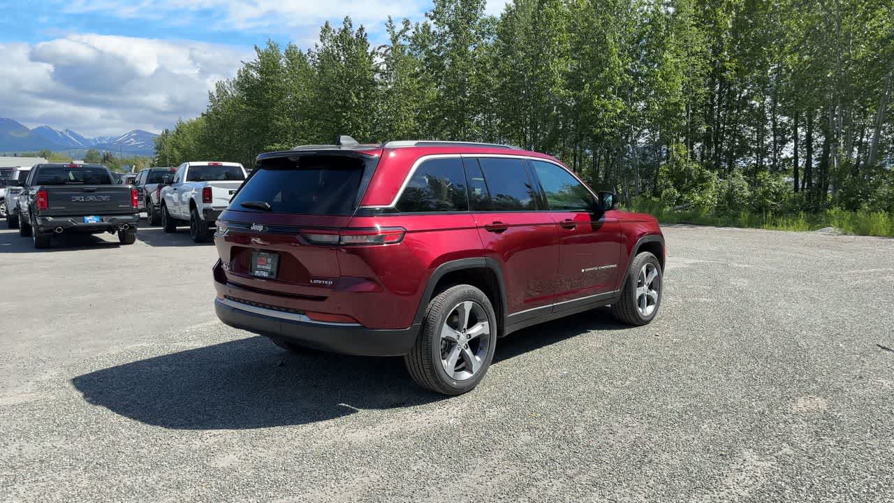 Thumbnail: 2026 Jeep Grand Cherokee - 14