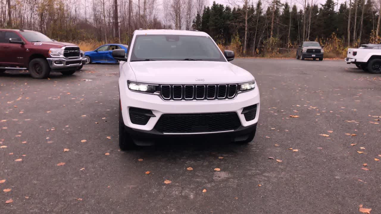 Thumbnail: 2024 Jeep Grand Cherokee - 3