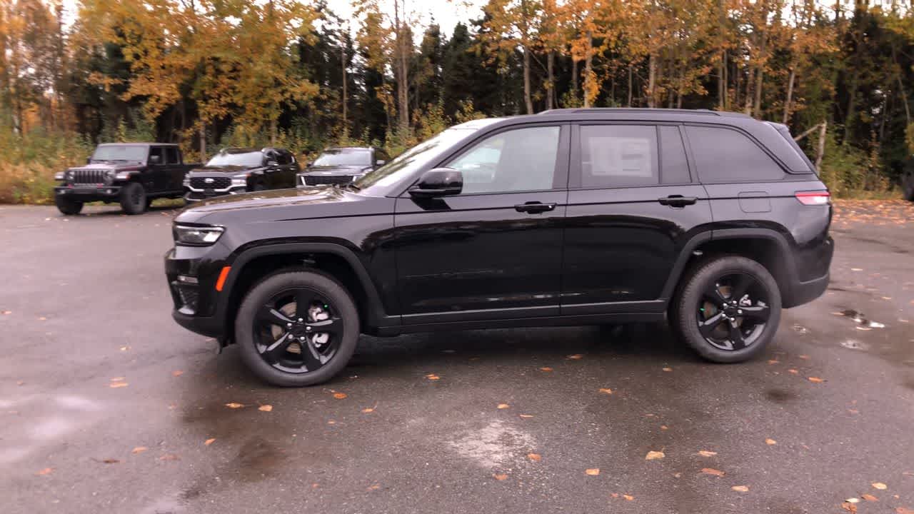 Thumbnail: 2025 Jeep Grand Cherokee - 8