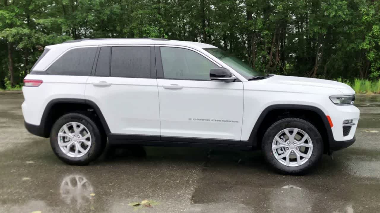 Thumbnail: 2023 Jeep Grand Cherokee - 17