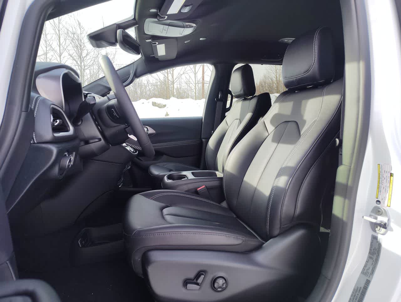 Thumbnail: 2026 Chrysler Pacifica - 15