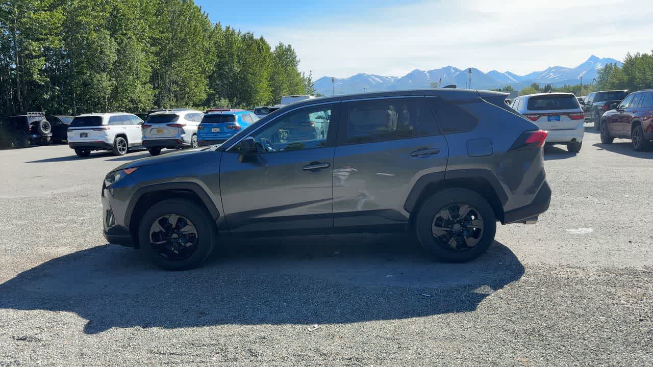 Thumbnail: 2022 Toyota RAV4 - 8