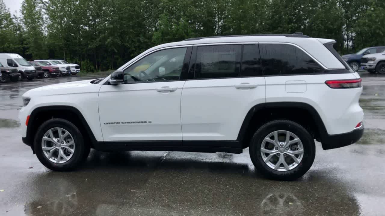 Thumbnail: 2023 Jeep Grand Cherokee - 9