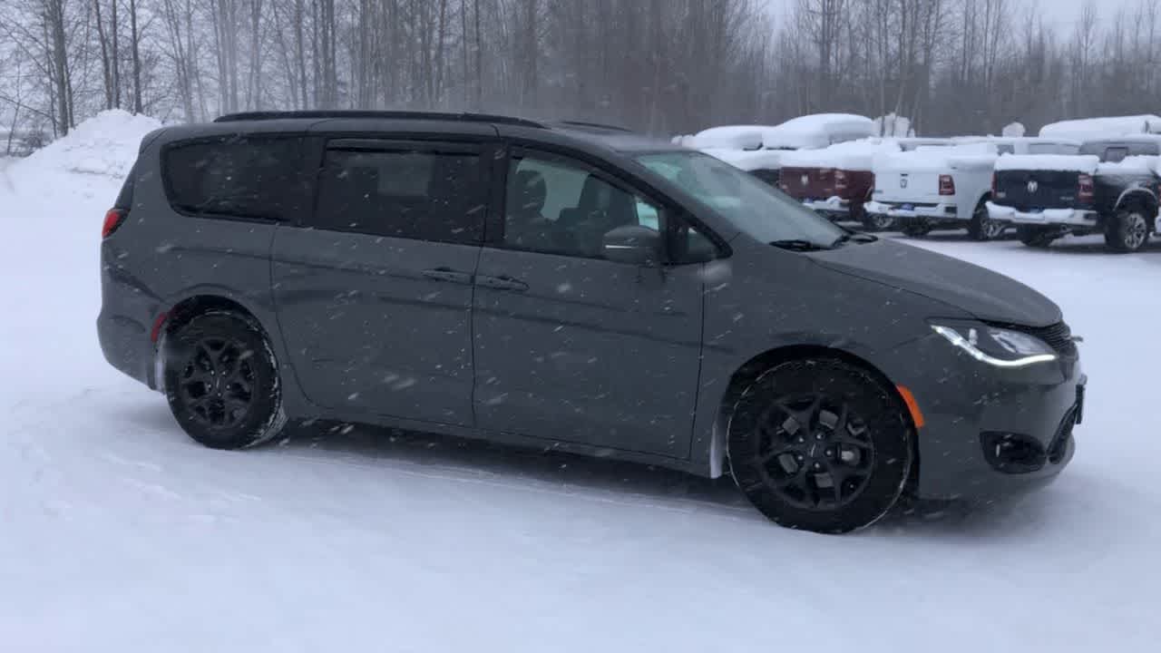 2020 Chrysler Pacifica Limited photo 2