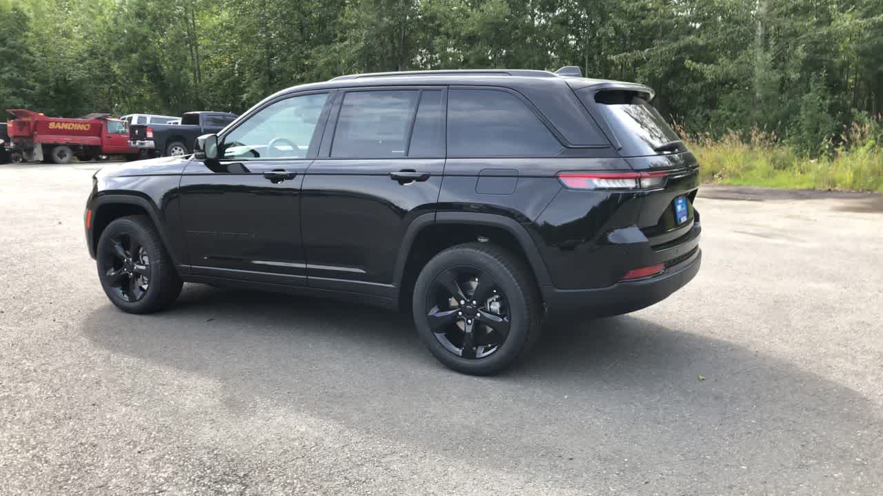 Thumbnail: 2025 Jeep Grand Cherokee - 9