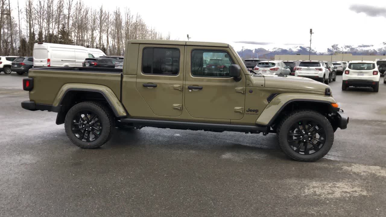 Thumbnail: 2025 Jeep Gladiator - 16