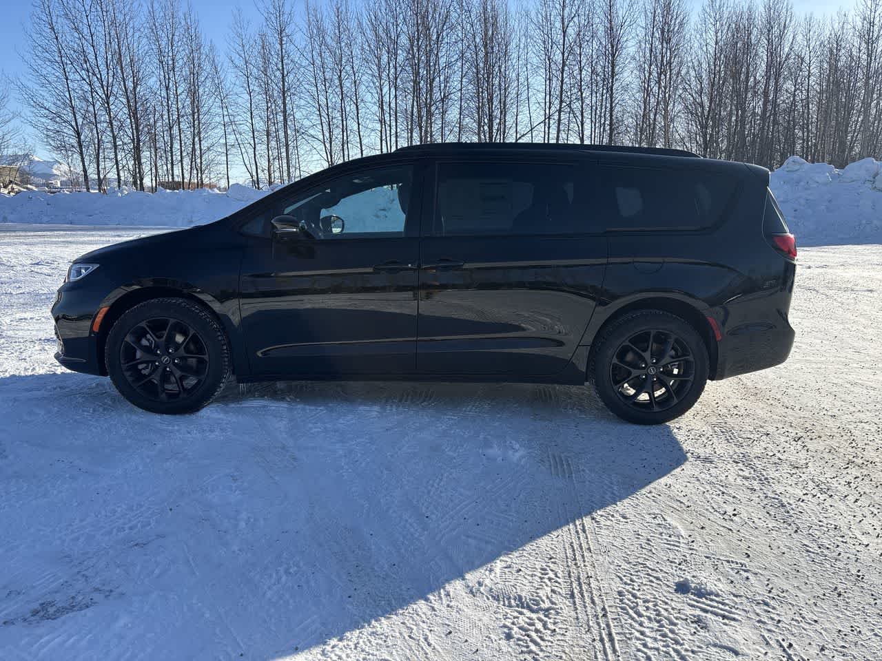 Thumbnail: 2026 Chrysler Pacifica - 5