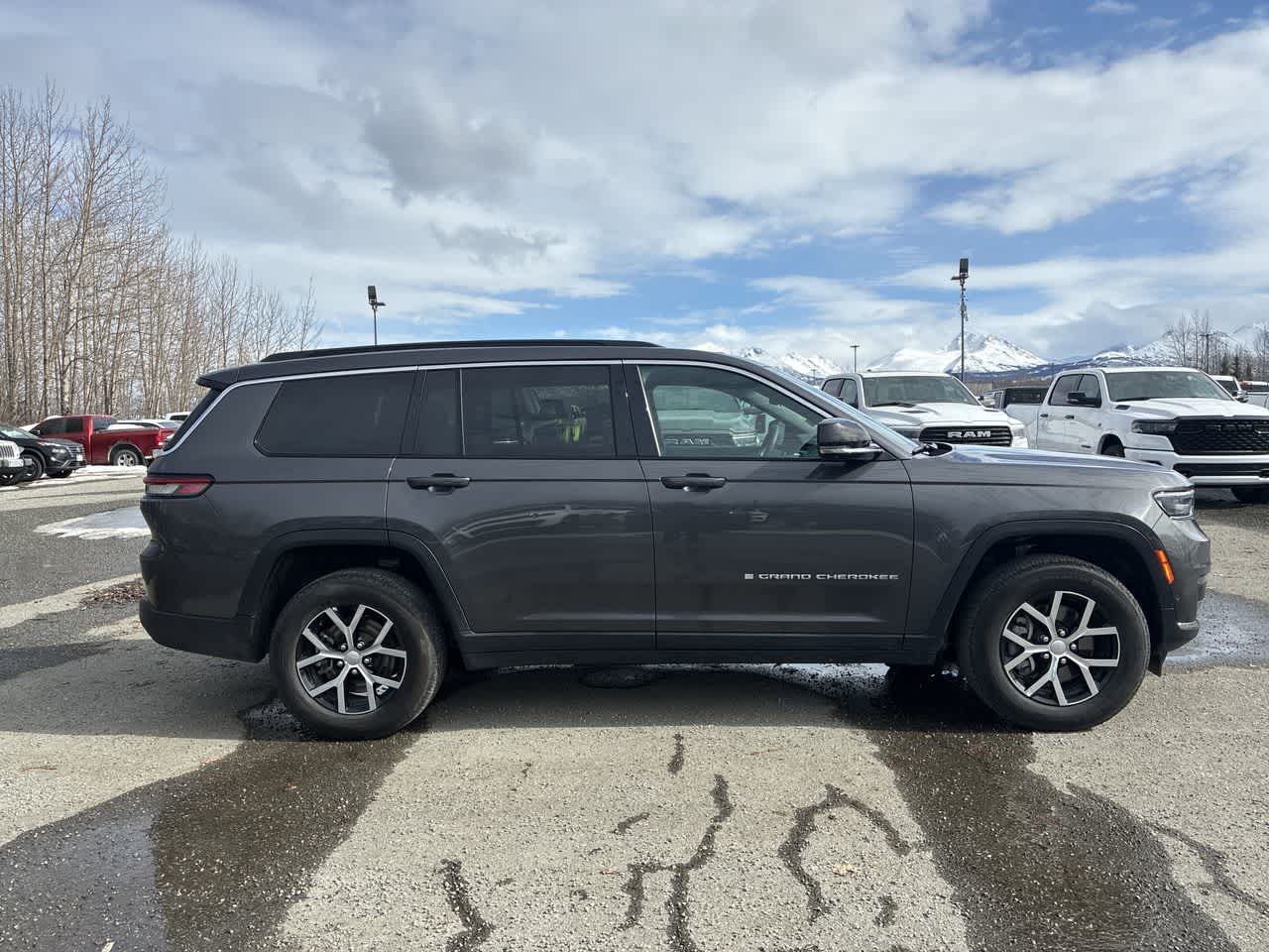 Thumbnail: 2024 Jeep Grand Cherokee L - 9