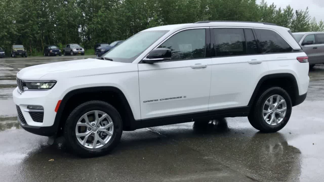 Thumbnail: 2023 Jeep Grand Cherokee - 7