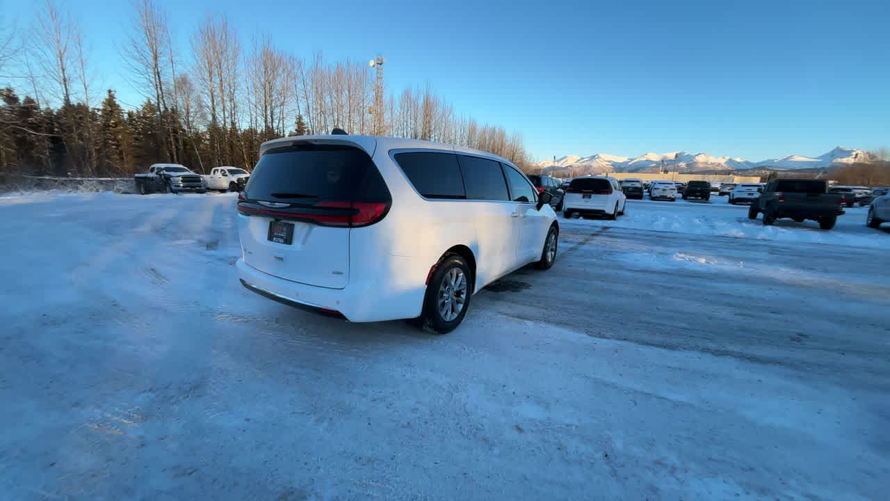 Thumbnail: 2026 Chrysler Pacifica - 14