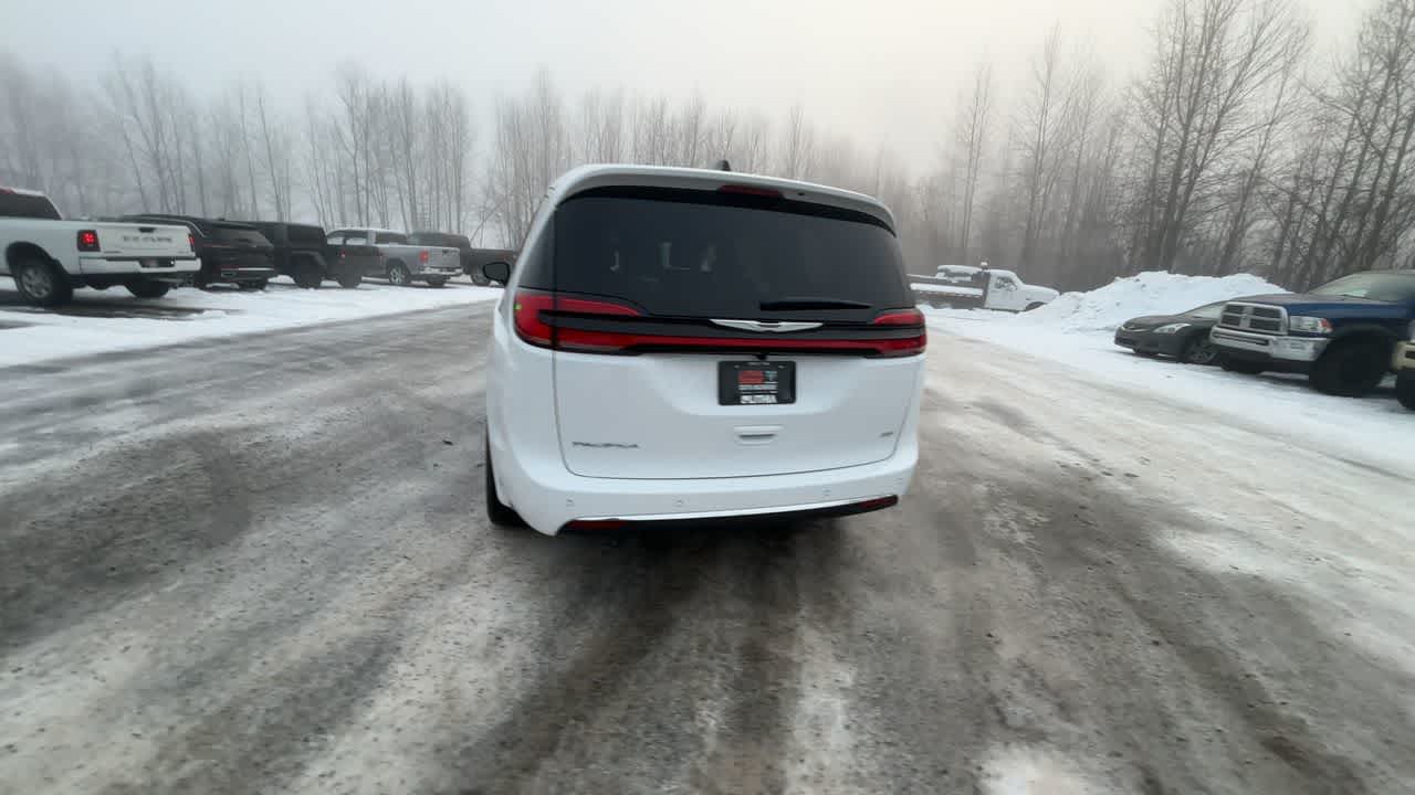 Thumbnail: 2026 Chrysler Pacifica - 12
