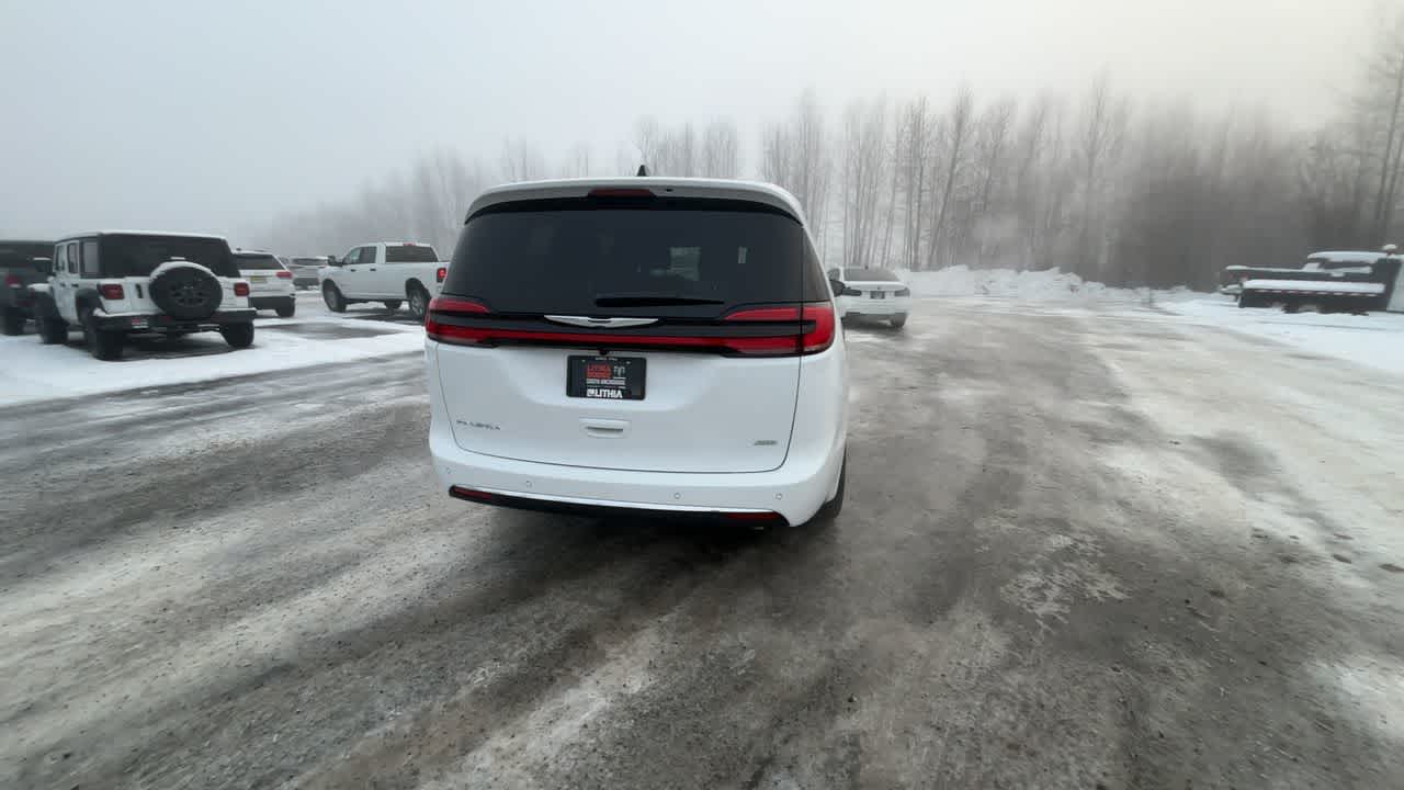 Thumbnail: 2026 Chrysler Pacifica - 13
