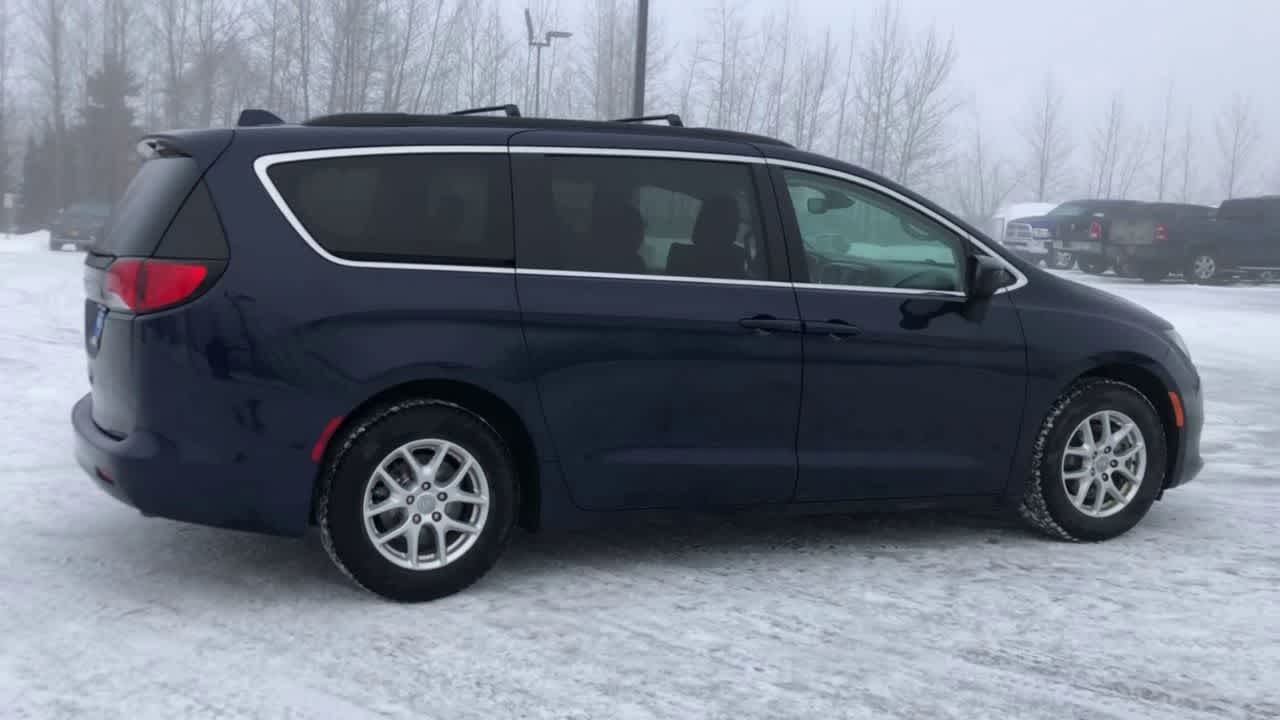 Thumbnail: 2020 Chrysler Voyager - 15