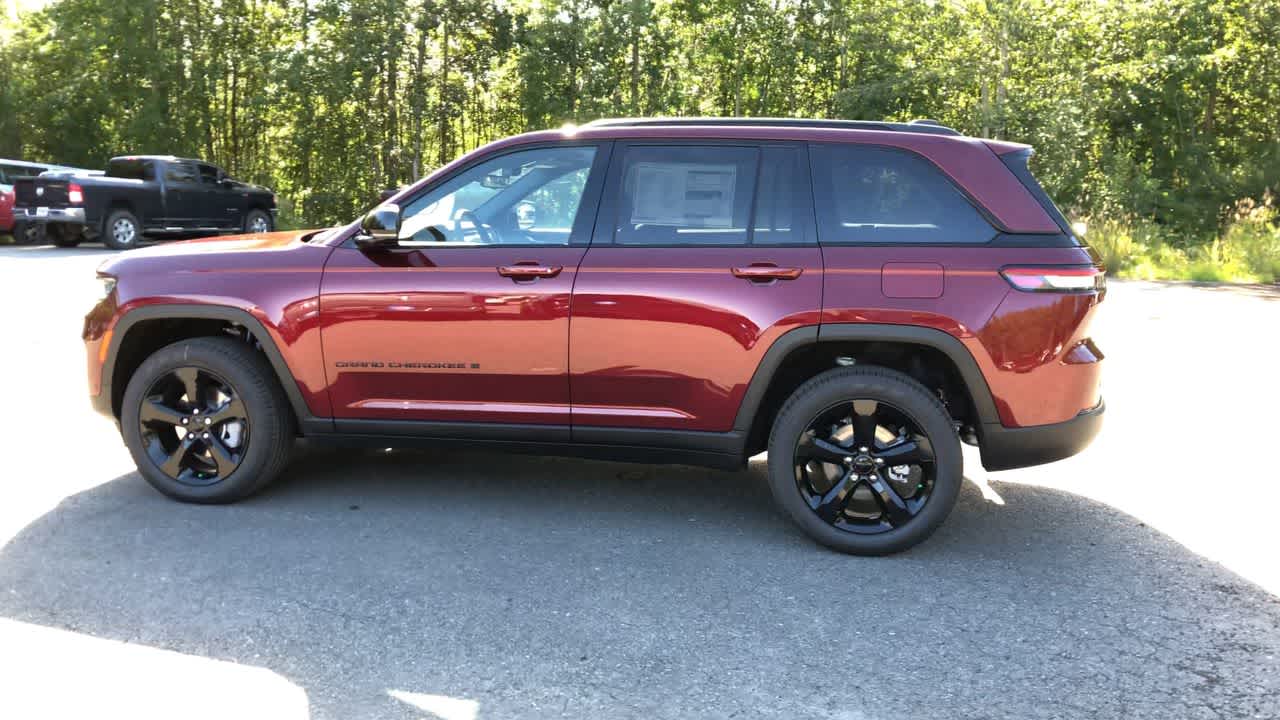 Thumbnail: 2025 Jeep Grand Cherokee - 8