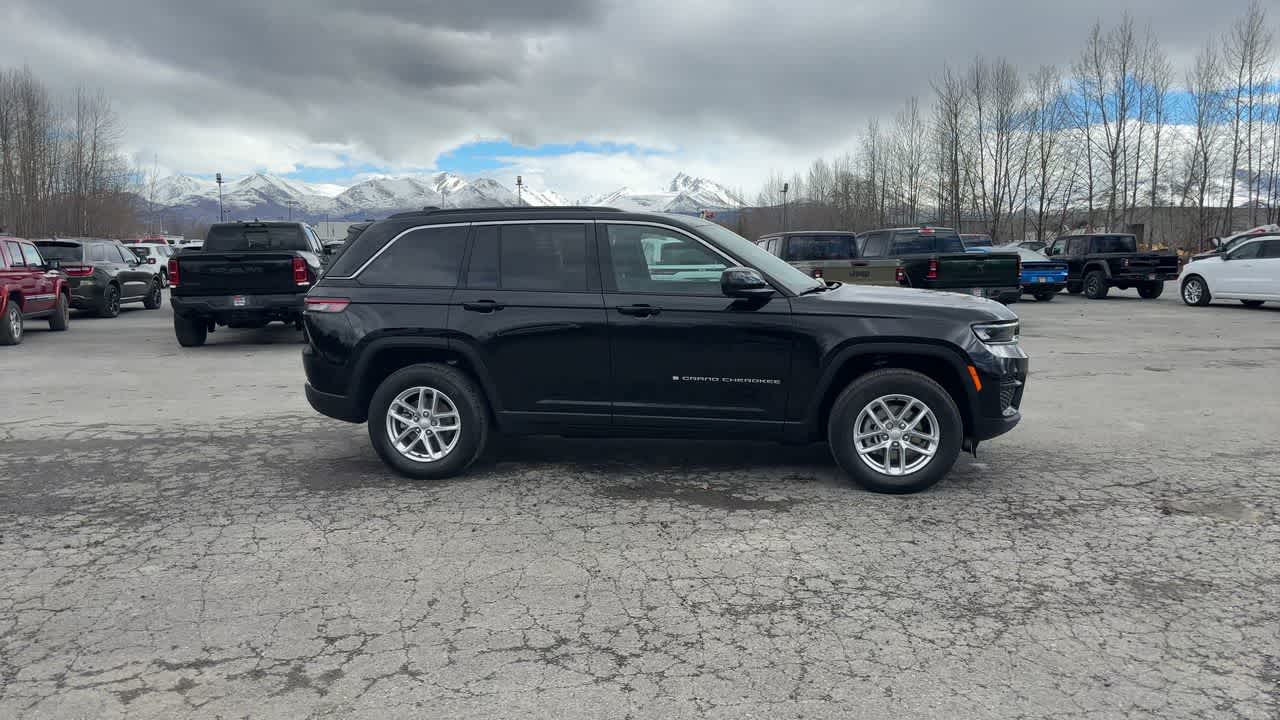Thumbnail: 2026 Jeep Grand Cherokee - 17