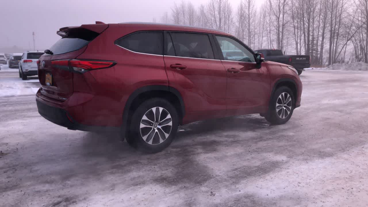 Thumbnail: 2023 Toyota Highlander - 14