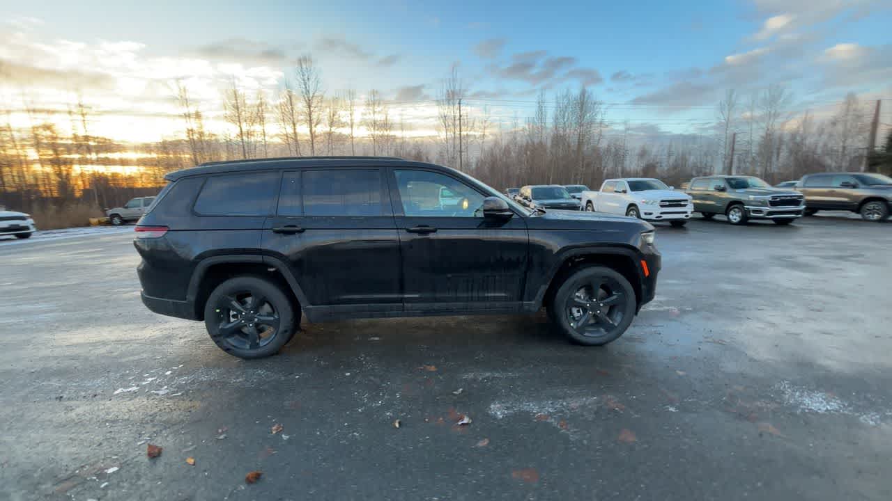 Thumbnail: 2025 Jeep Grand Cherokee - 16