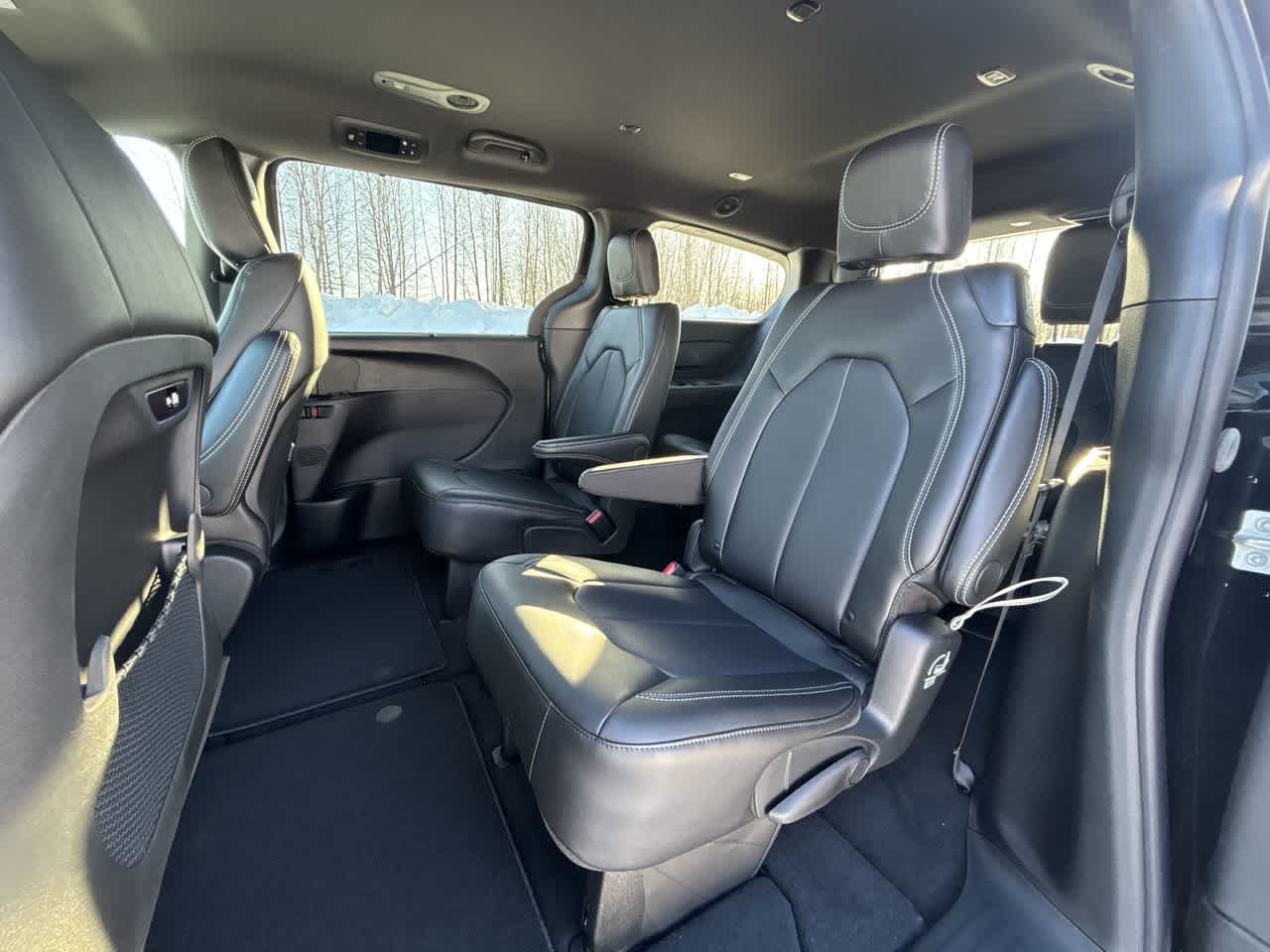 Thumbnail: 2026 Chrysler Pacifica - 13