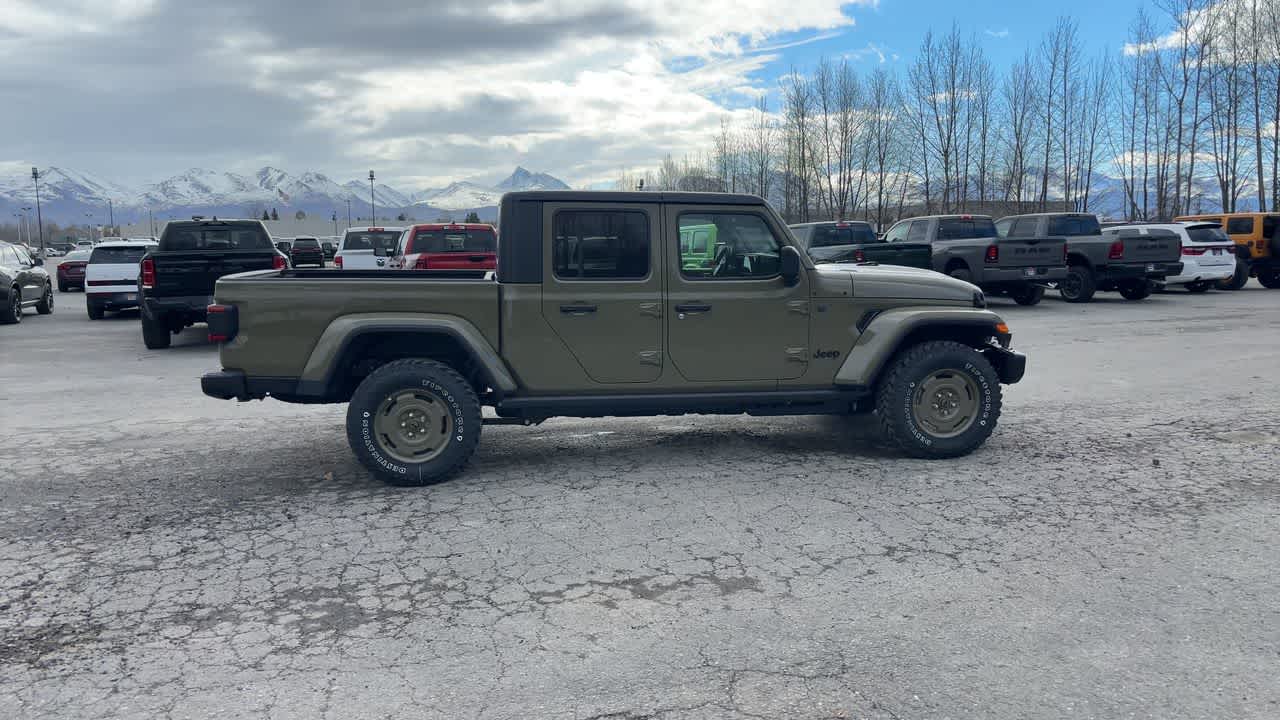 Thumbnail: 2026 Jeep Gladiator - 16