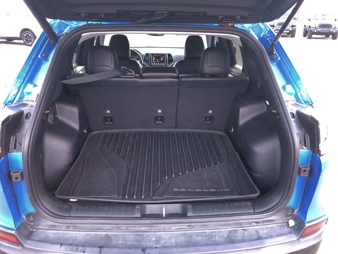 Thumbnail: 2022 Jeep Cherokee - 28