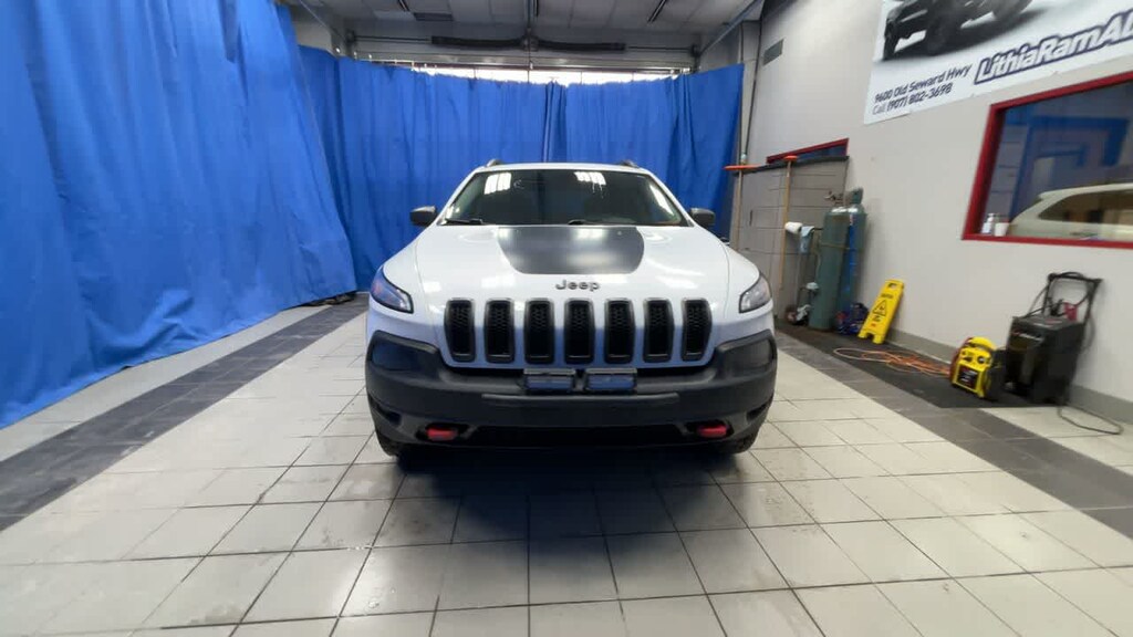 Used 2017 Jeep Cherokee Trailhawk SUV