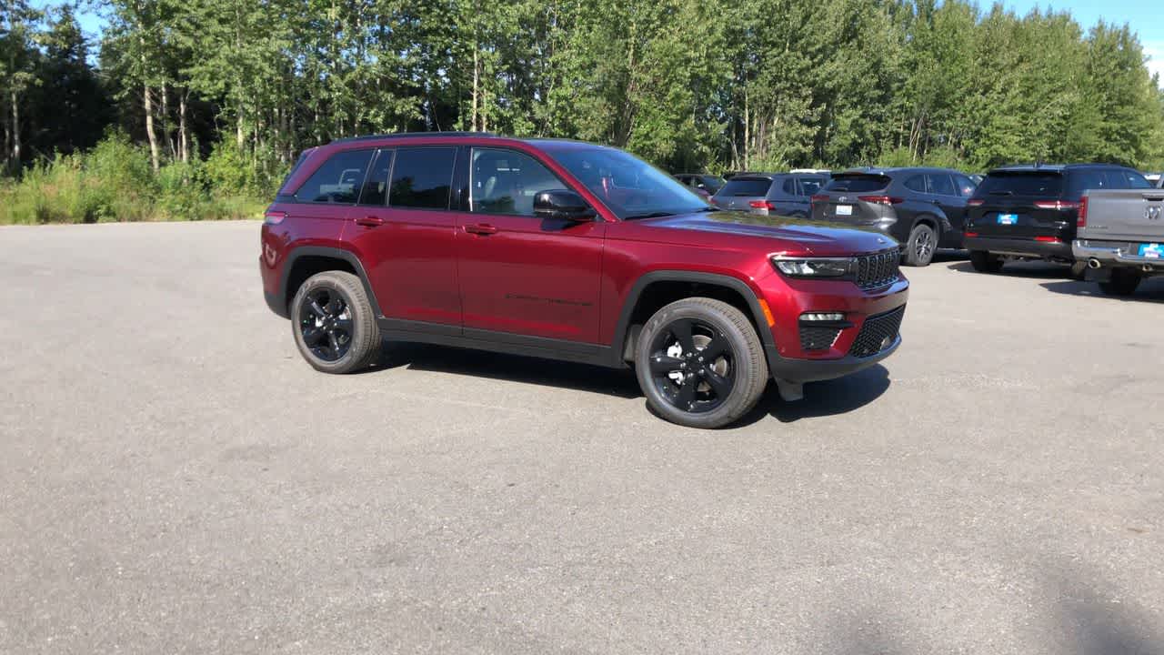 Thumbnail: 2025 Jeep Grand Cherokee - 17