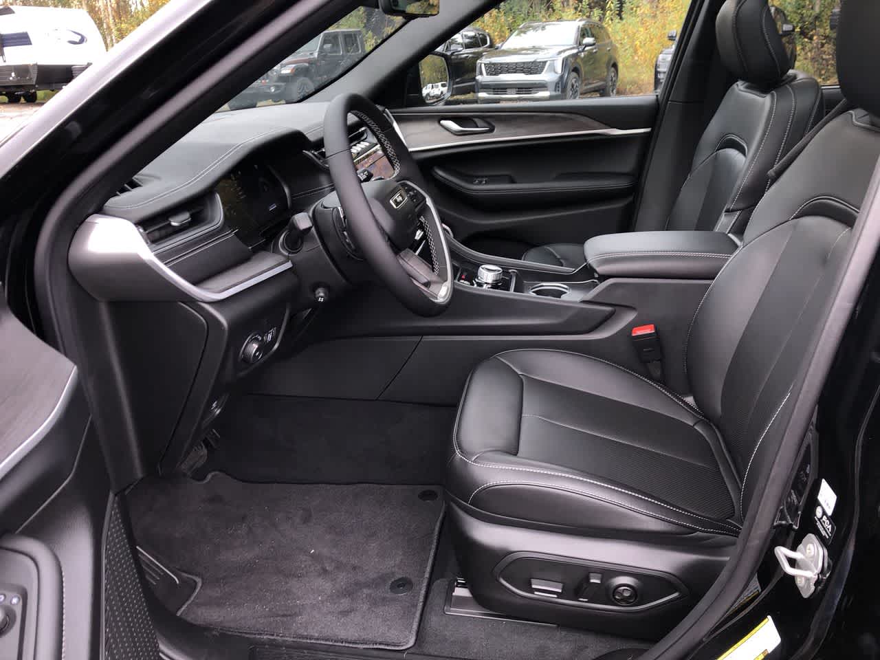 Thumbnail: 2025 Jeep Grand Cherokee - 23