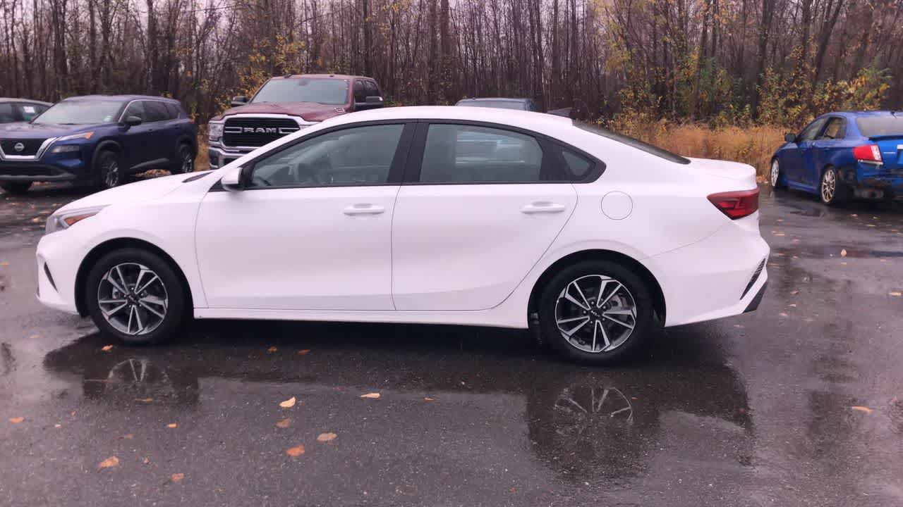 Thumbnail: 2024 Kia Forte - 8