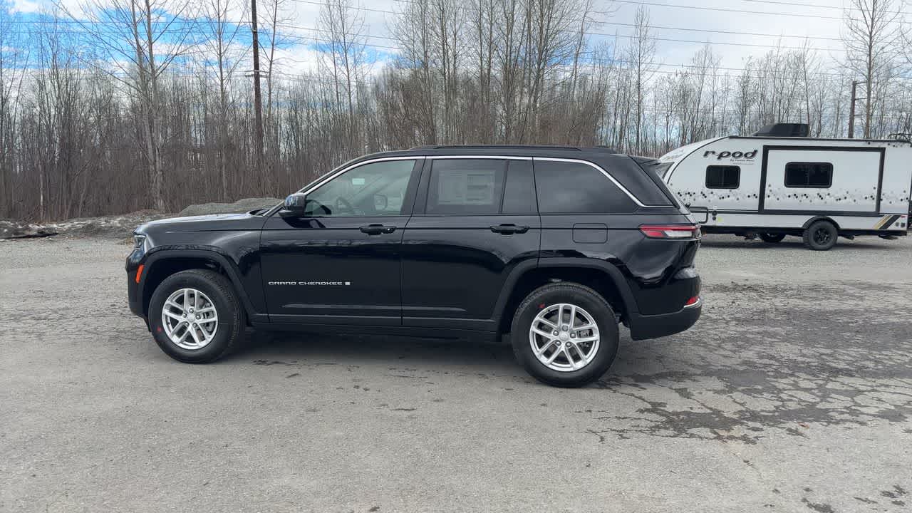 Thumbnail: 2026 Jeep Grand Cherokee - 9