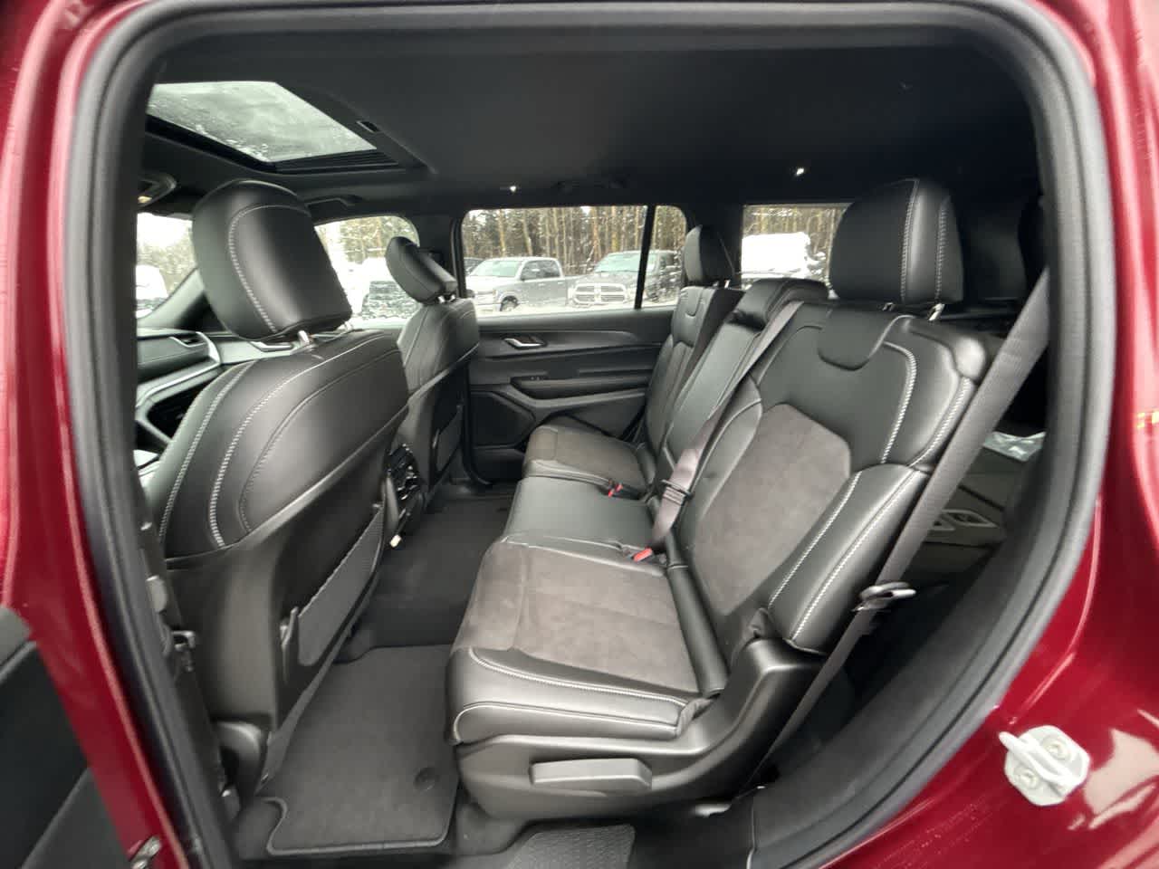 Thumbnail: 2025 Jeep Grand Cherokee - 21