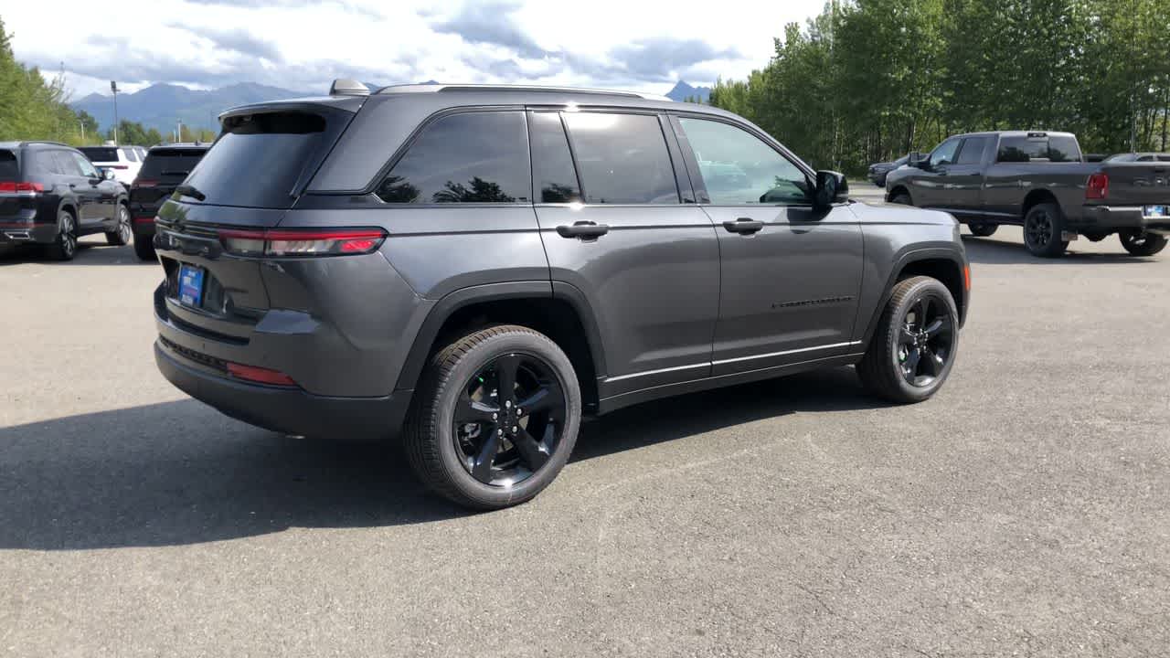 Thumbnail: 2025 Jeep Grand Cherokee - 14