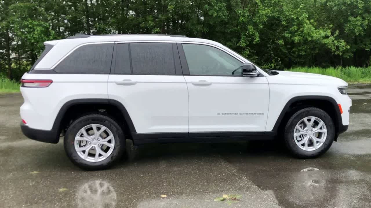 Thumbnail: 2023 Jeep Grand Cherokee - 16