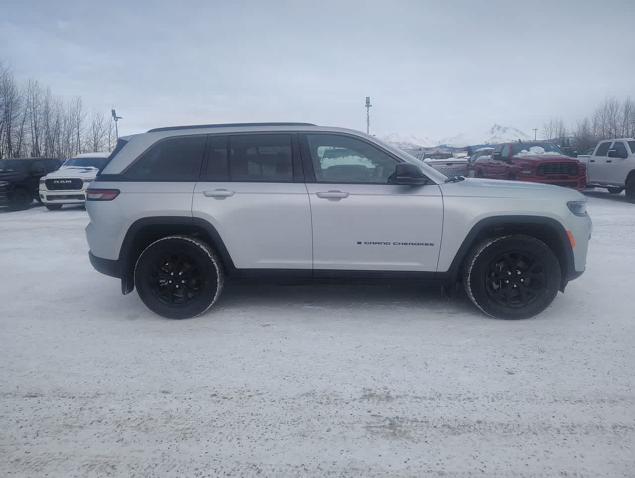 Thumbnail: 2026 Jeep Grand Cherokee - 9