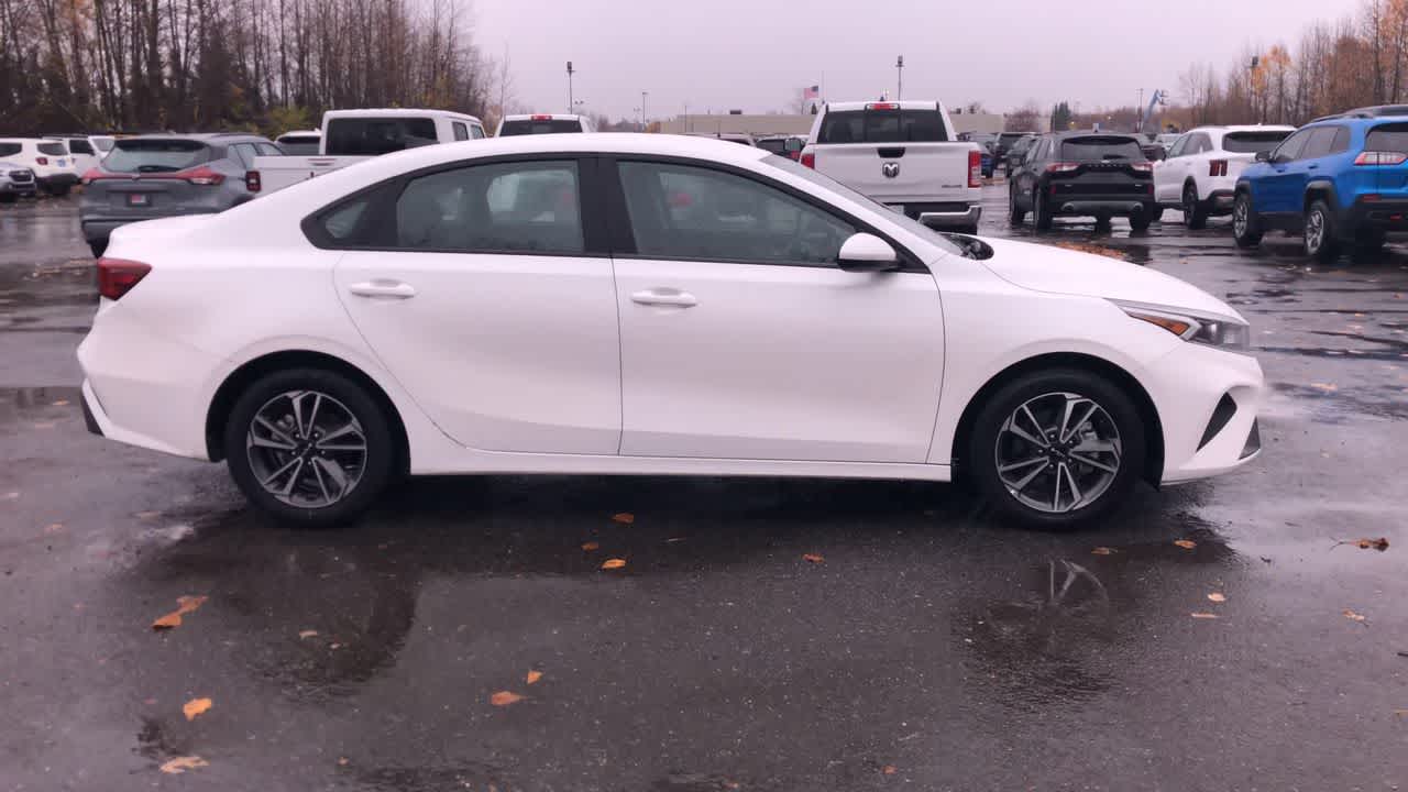 Thumbnail: 2024 Kia Forte - 16