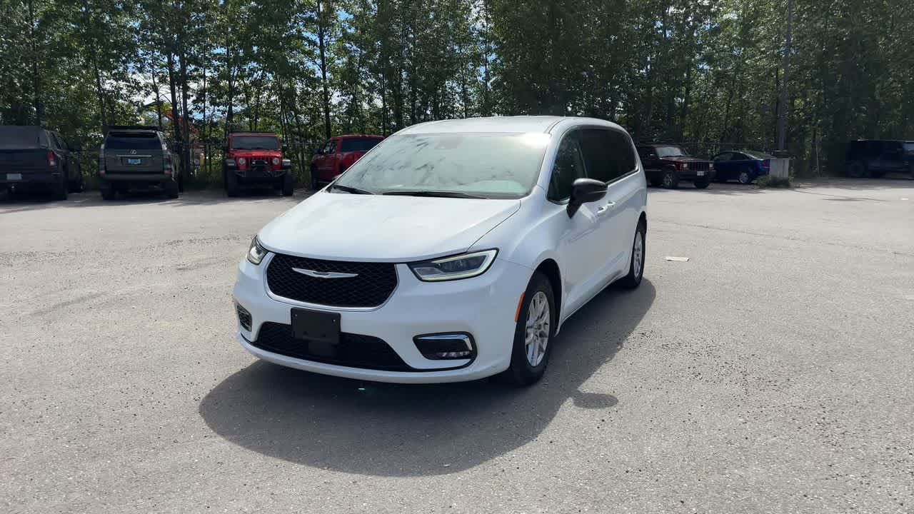 Thumbnail: 2024 Chrysler Pacifica - 5