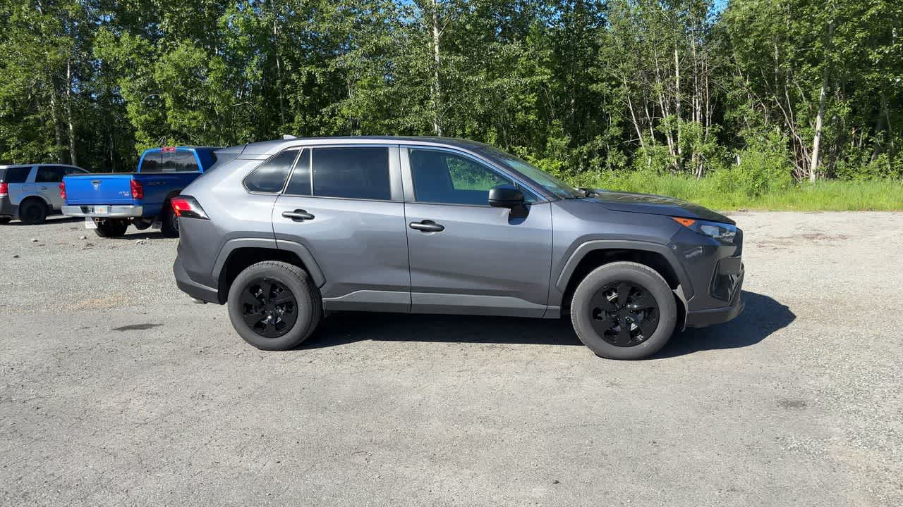Thumbnail: 2022 Toyota RAV4 - 16