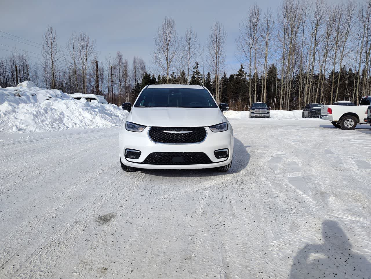 Thumbnail: 2026 Chrysler Pacifica - 3