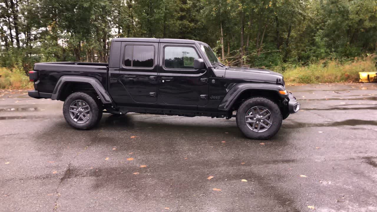 Thumbnail: 2025 Jeep Gladiator - 17