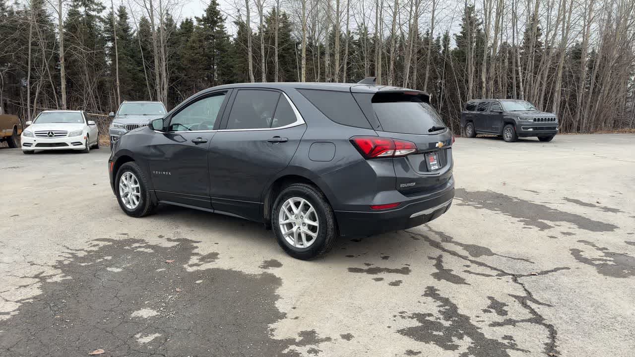 Thumbnail: 2022 Chevrolet Equinox - 10