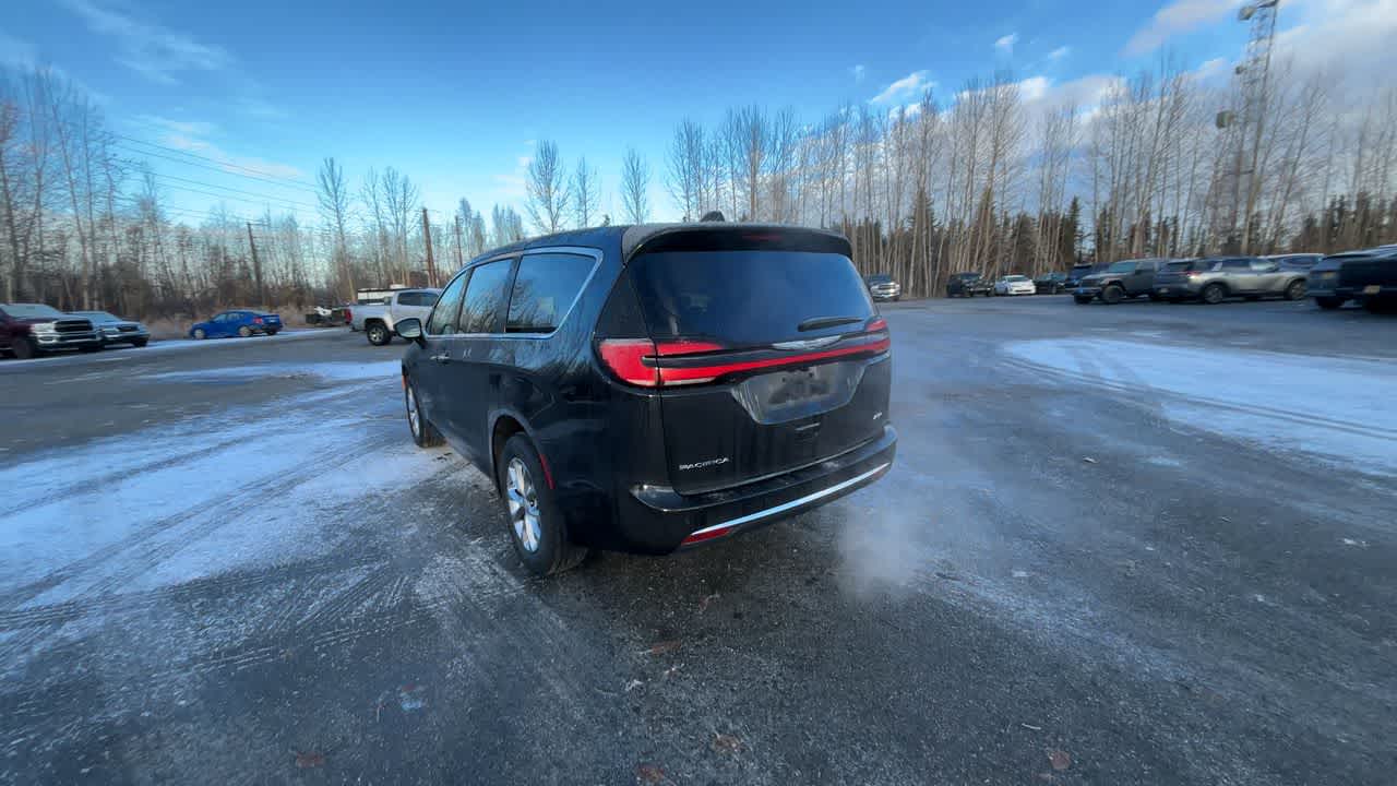 Thumbnail: 2026 Chrysler Pacifica - 11