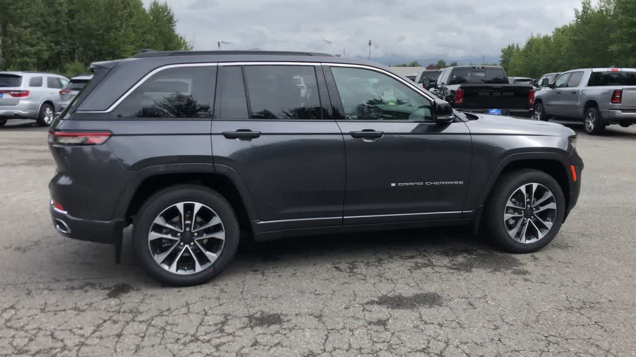 Thumbnail: 2025 Jeep Grand Cherokee - 16