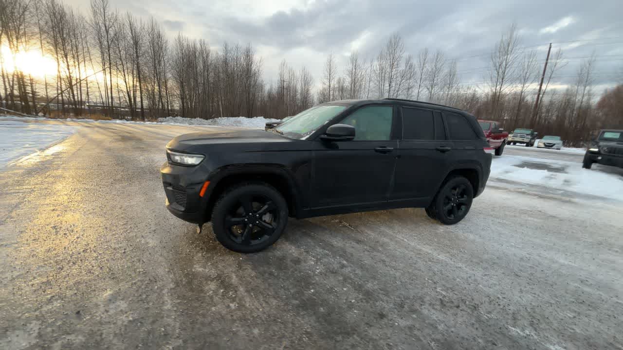 Thumbnail: 2024 Jeep Grand Cherokee - 7