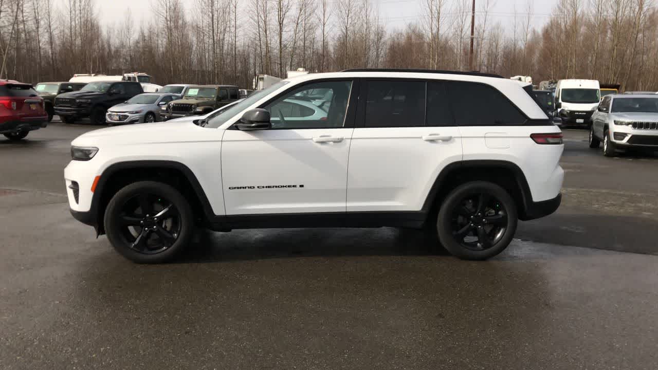 Thumbnail: 2023 Jeep Grand Cherokee - 7
