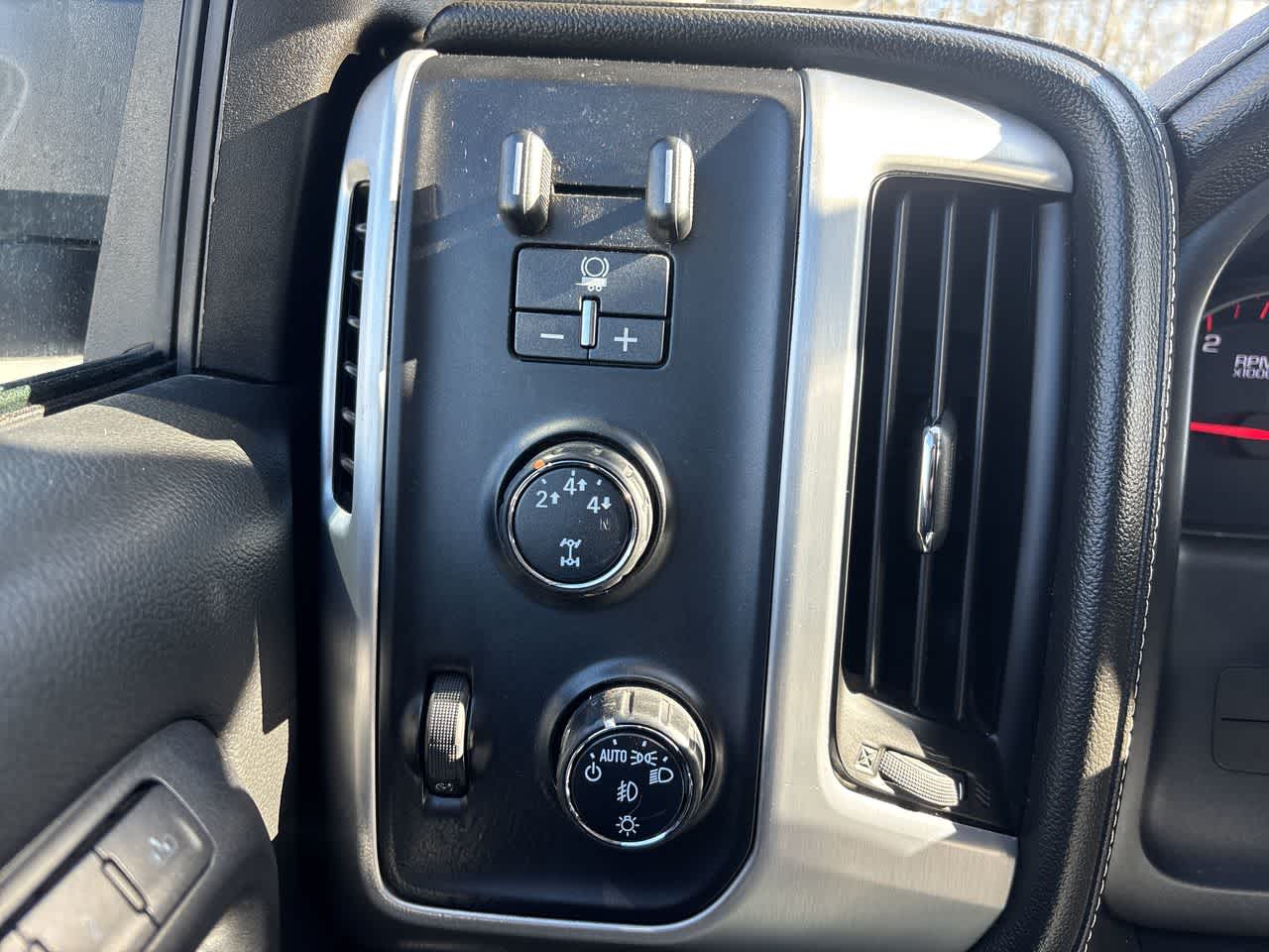 Thumbnail: 2015 GMC Sierra 3500 - 18