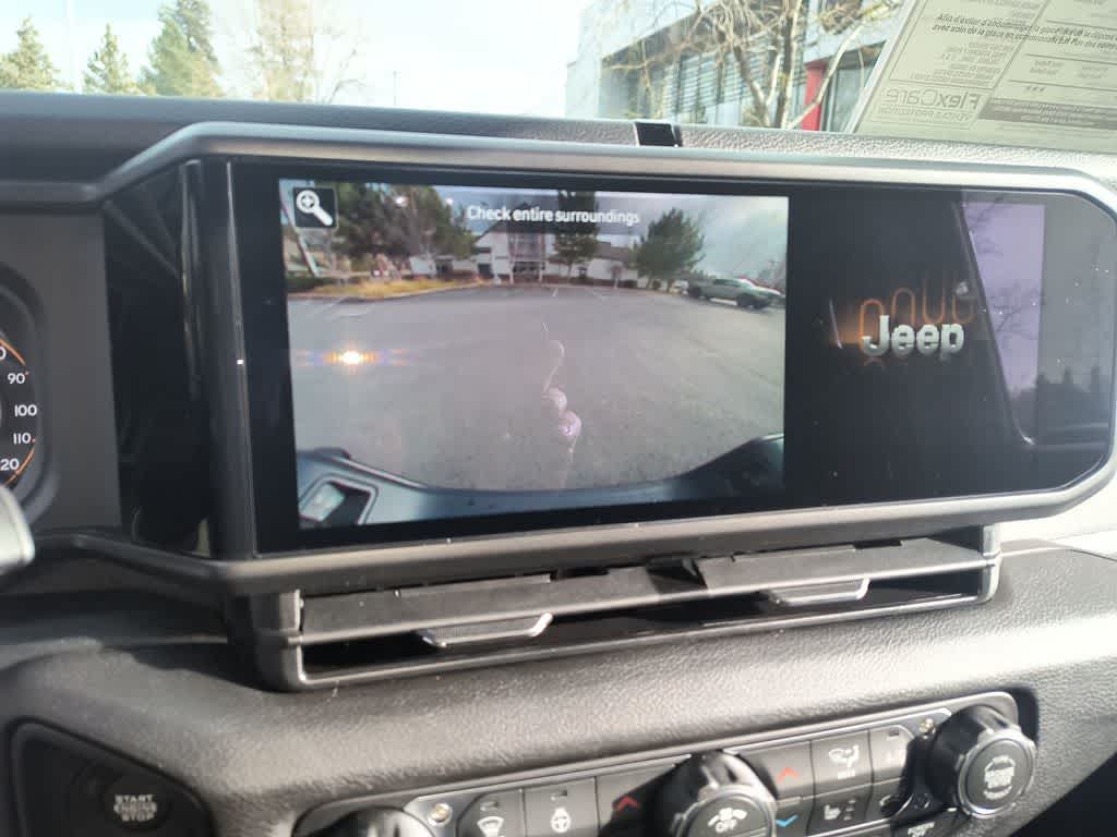 Thumbnail: 2026 Jeep Gladiator - 17