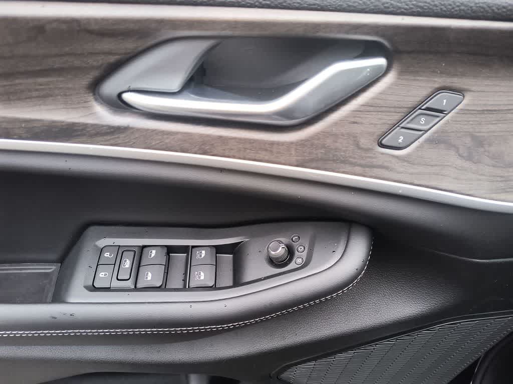 Thumbnail: 2025 Jeep Grand Cherokee - 13