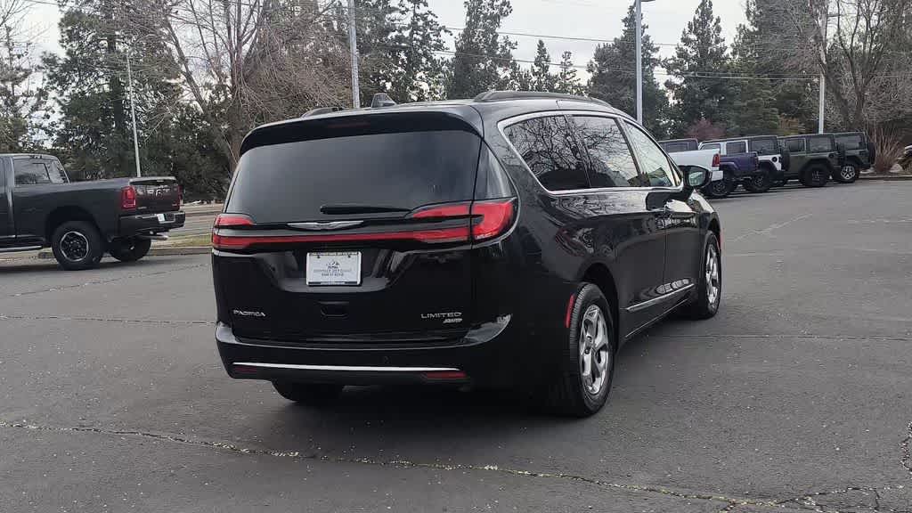 Thumbnail: 2022 Chrysler Pacifica - 8