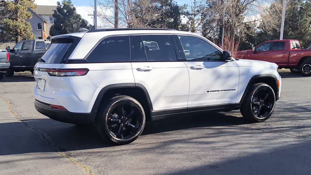 Thumbnail: 2026 Jeep Grand Cherokee - 9