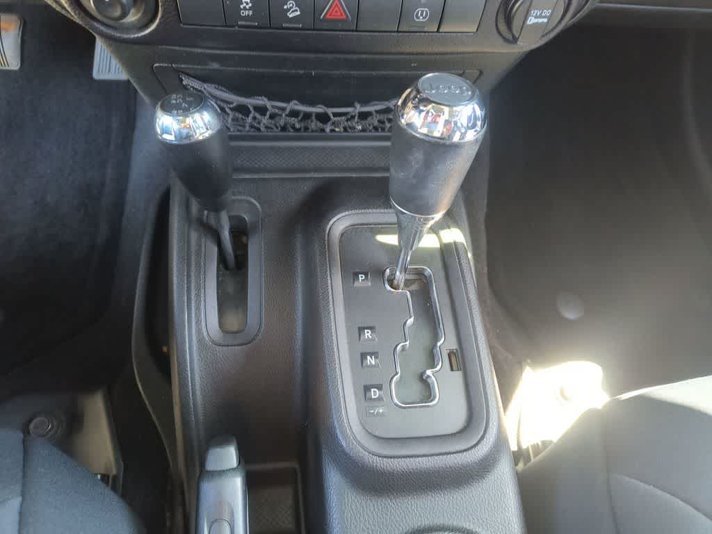 Thumbnail: 2015 Jeep Wrangler - 18