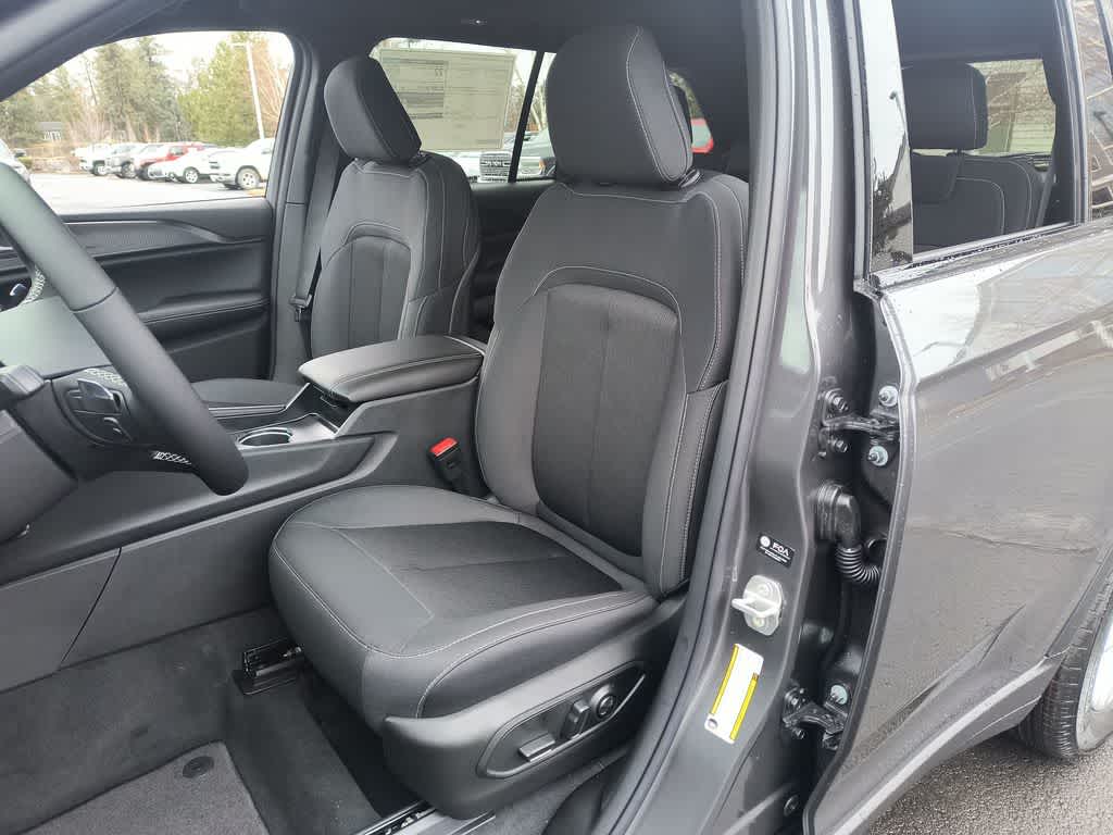 Thumbnail: 2026 Jeep Grand Cherokee - 11